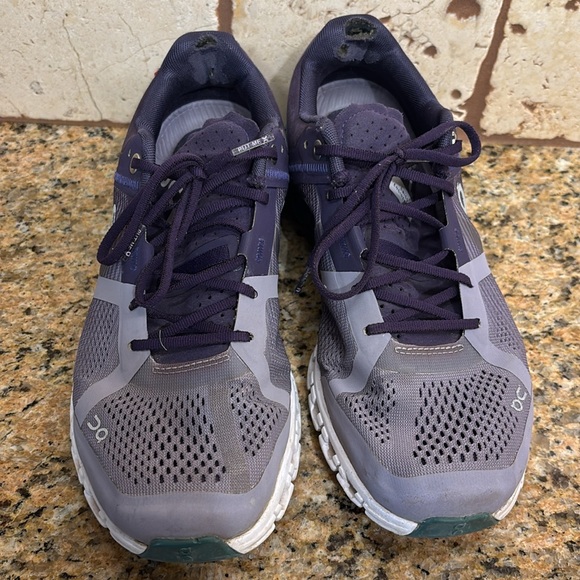 Women’s size 8 OnCloud runners - Picture 6 of 7